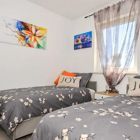 アパート Kiki ラバック