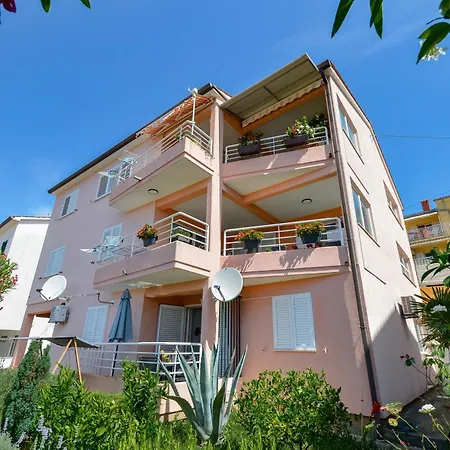 Kiki Apartment